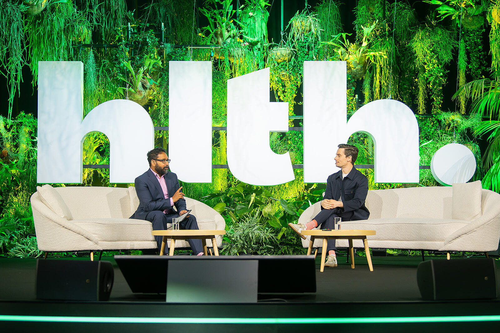 HLTH EUROPE_MAIN STAGE_WATERFALL_Benjamin Arthur_235_websize